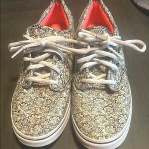 Vans Women's Sneakers - Black and White Pattern